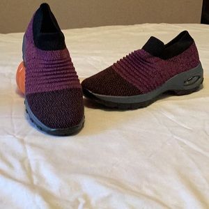 Womens slip on sneakers
